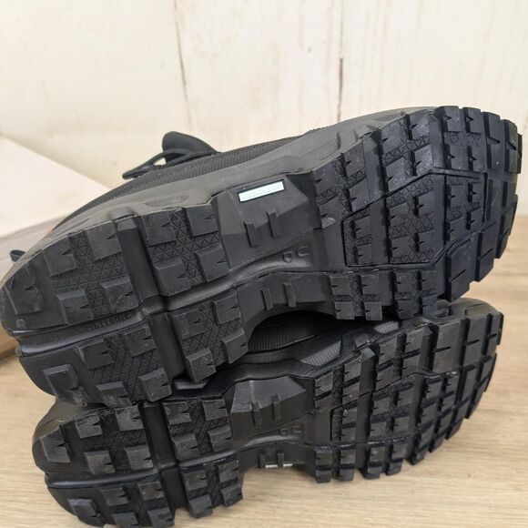On-running Men\'s Size 11 Black Cloudrock Mid Hiking Boots Brand New main image 5